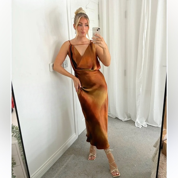 🌅 Orange tie dye sunset printed silky satin strappy open back midi slip dress - Picture 6 of 9